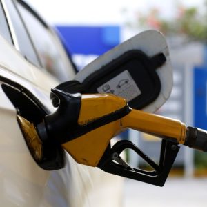 Gasolina tem nova alta semanal e custa em média R$ 6,710, diz ANP