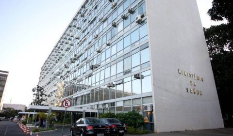 Fachada do edifício-sede do Ministério da Saúde, em Brasília (Foto: Aílton de Freitas/Agência O Globo)