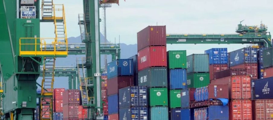 Exportações brasileiras crescem acima da média global, mas 2023 é de incerteza, diz OMC