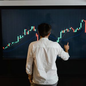 Ações da Yduqs (YDUQ3) caem acima de 10% após dados fracos no 2º trimestre