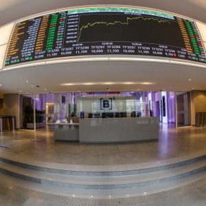 Ainda dá tempo: em quais empresas investir agora, mas já de olho no ano que vem?