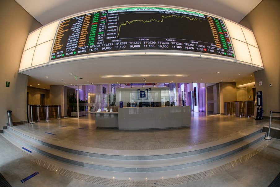 Ainda dá tempo: em quais empresas investir agora, mas já de olho no ano que vem?