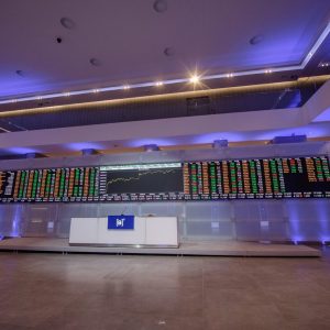 Ibovespa termina pregão em queda com quadro fiscal e cena externa no radar; dólar fecha em alta