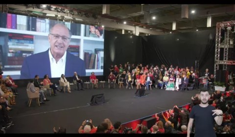 Geraldo Alckmin (PSB) faz discurso virtual ao vivo, no lançamento da pré-campanha da chapa Lula-Alckmin à Presidência da República (Foto: Twitter/PT Brasil)