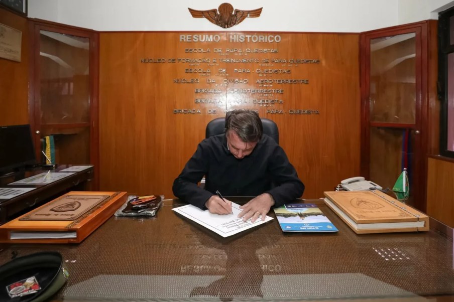 Bolsonaro em cerimônia de formatura do 76º Aniversário da Brigada de Infantaria Pára-quedista / Crédito: Clauber Cleber Caetano/PR