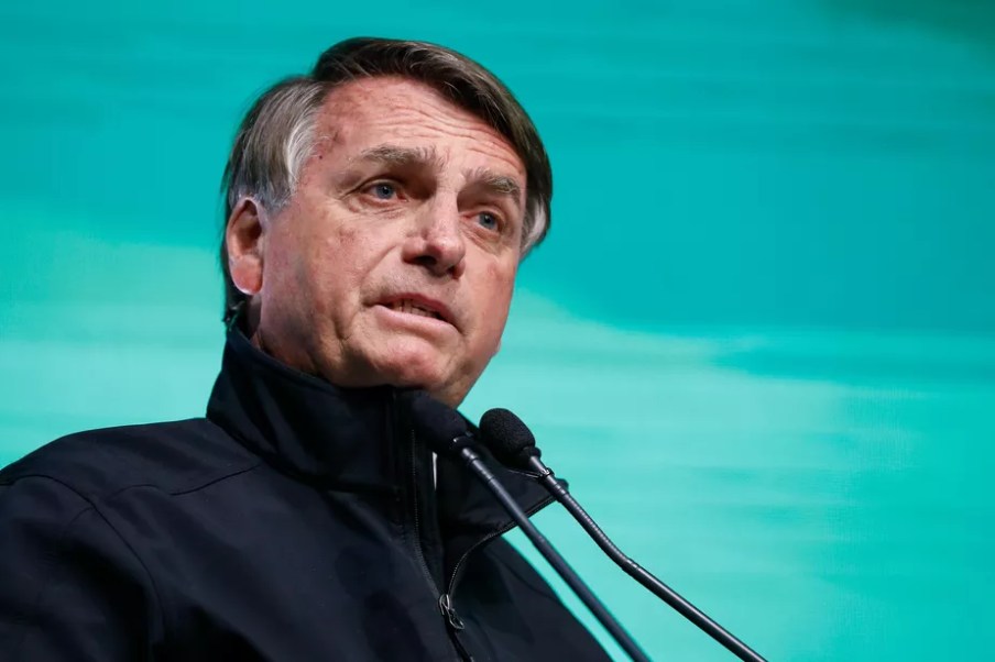 Oposição vai ao TSE contra Bolsonaro após reunião com embaixadores para atacar urna eletrônica