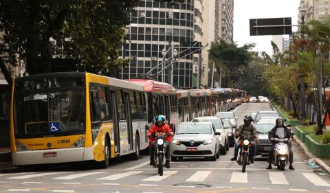 Veja uma lista completa do que abre e fecha neste 12 de outubro - Foto: Rovena Rosa/Agência Brasil