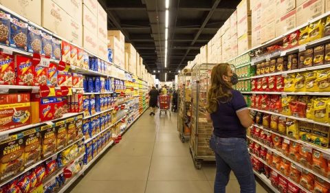 Economia brasileira cresce 0,1% em outubro impulsionada por serviços (Foto: Maria Isabel Oliveira/O Globo)