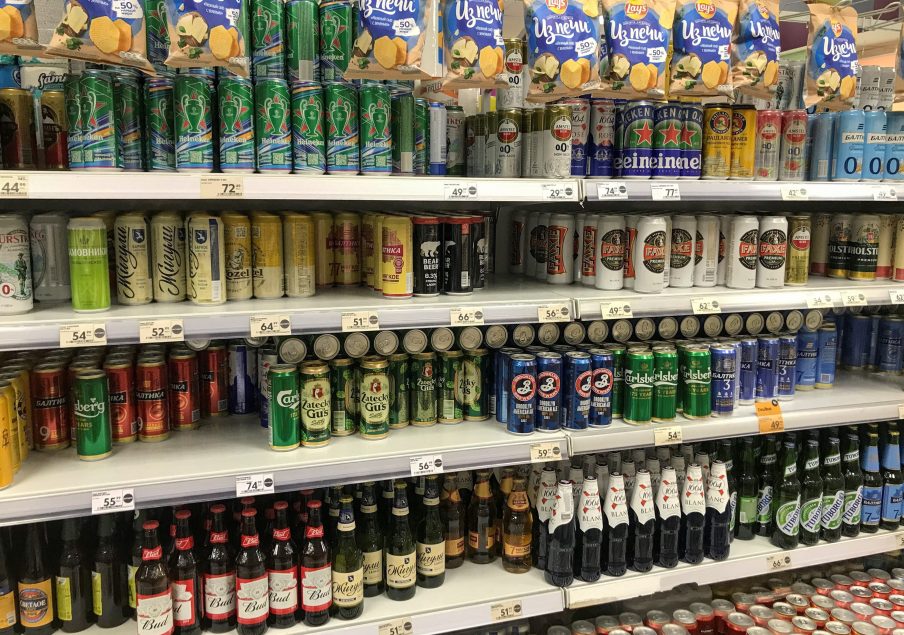 Dia da Cerveja: vale a pena investir no setor ou a bebida só serve para brindar?
