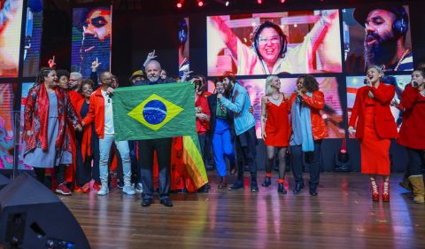 Lula se reúne com artistas em São Paulo nesta segunda-feira (26/9). Crédito: Ricardo Stuckert

