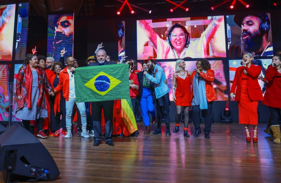 Lula se reúne com artistas em São Paulo nesta segunda-feira (26/9). Crédito: Ricardo Stuckert