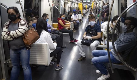 Grupo CCR está presente no segmento de transporte de passageiros pelas concessionárias ViaQuatro, ViaMobilidade, CCR Barcas e CCR Metrô Bahia. Além disso, tem participação na concessão do VLT Carioca — Foto: AP Photo/Andre Penner
