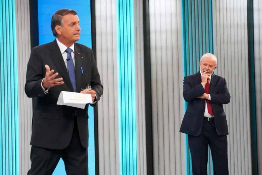 Debate Globo: Bolsonaro comete gafe ao dizer “mais um mandato de deputado federal”