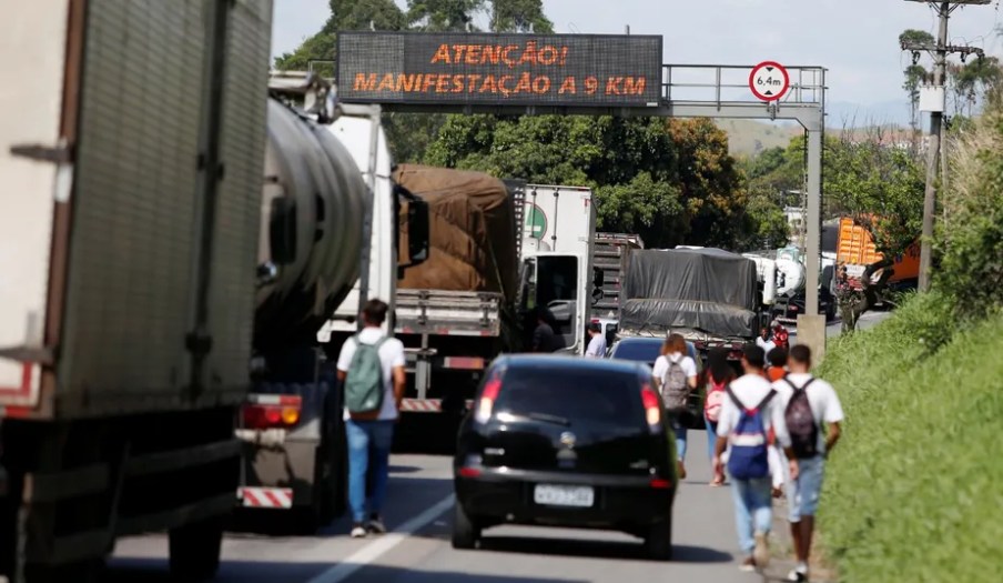 IF Hoje: Ata do Copom é destaque da agenda; investidores monitoram tumultos nas estradas