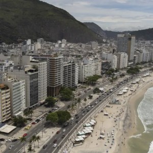 Com Selic alta, quem tem dinheiro no banco prefere financiar imóvel e deixar dinheiro rendendo. Vale a pena?