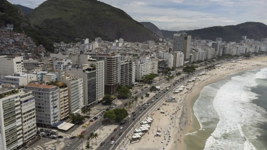 Com Selic alta, quem tem dinheiro no banco prefere financiar imóvel e deixar dinheiro rendendo. Vale a pena?