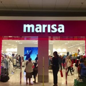 Foto da fachada de unidade da Lojas Marisa