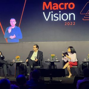 O que esperar do novo governo: Zambeli, analista-chefe do JOTA, Garman, diretor consultoria Eurasia, e Raquel Landim, comentarista da CNN Brasil, em evento do Itau-BBA, em São Paulo