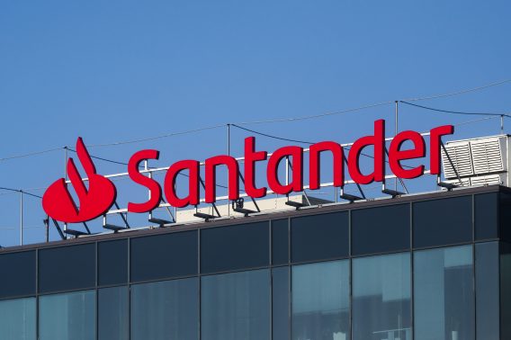 Banco Santander Banco Santander formaliza acordo com grupo de benefícios Pluxee.