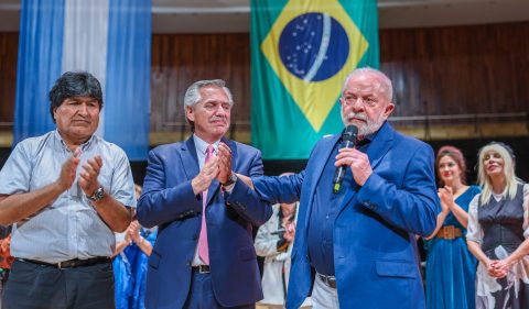 Evo Morales (ex-presidente da Bolívia), Alberto Fernández (presidente da Argentina) e Lula (presidente do Brasil) em reunião de líderes da América Latina, em Buenos Aires. Foto: Ricardo Stuckert/PR