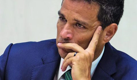 Campos Neto: presidente do Banco Central é pressionado pelo governo federal a trabalhar pela redução da taxa de juros — Foto: Edilson Dantas/O Globo