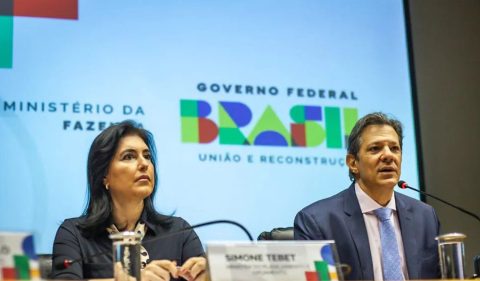 Simone Tebet e Fernando Haddad durante coletiva de apresentação do novo Arcabouço fiscal em 30 de março de 2023 — Foto: Divulgação/Diogo Zacarias /MF