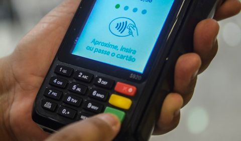 Máquina de cartão de crédito e débito. Foto: Marcello Casal Jr/ Agência Brasil