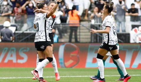 Jogadoras do Corinthians, que tem os maiores púbicos por temporada - Foto: Agência Brasil