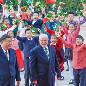 Presidente da China, Xi Jinping, recebe o presidente Luiz Inácio Lula da Silva no Grande Salão do Povo, em Pequim (Foto: Ricardo Stuckert)