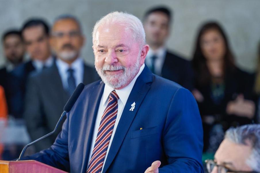 Lula visita emirado de Abu Dhabi em busca de acordos e investimentos