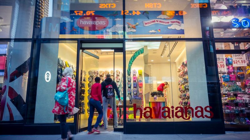 Havaianas e AlmapBBDO encerram relação: é o fim da ‘original do Brasil’ após 30 anos?