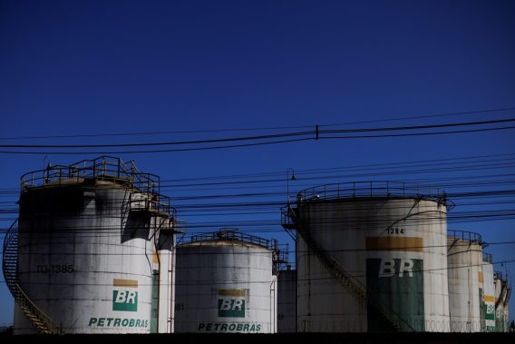Foto de refinaria da Petrobras (PETR4) que pode pagar dividendos extraordinários bilionários em 2024.