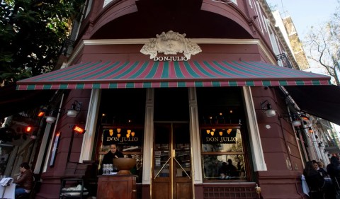 Fachada do restaurante Don Julio, em Buenos Aires: considerado um dos melhores do país, local faz parte do programa do governo argentino - Foto: Divulgação