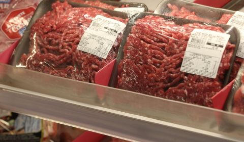 Carne moída em prateleira. Foto: Fabio Rodrigues-Pozzebom/Agência Brasil