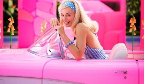 Margot Robbie é a estrela do filme da Barbie, que leva às telonas a marca com vendas bilionárias (Crédito: Warner Bros)