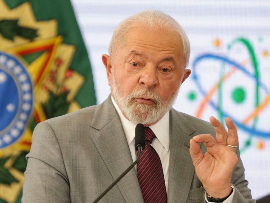 O presidente Luiz Inácio Lula da Silva assinou decreto na segunda-feira (26) que cria oficialmente o Imóveis da Gente, programa de destinação de imóveis da União, por meio de cessão ou venda, para habitação, como o Minha Casa, Minha Vida (MCMV), e programas de iniciativa pública