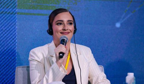 Com uma estratégia focada em ações, Louise Barsi foca em alguns setores que considera mais resiliente, como o de bancos. Foto: Divulgação ANBIMA