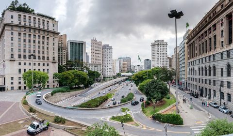 Quais são as vantagens e desvantagens dos FIIs? E os mais rentáveis? E mais: quanto rendem R$ 25 mil em fundos imobiliários? A gente responde tudo isso e muito mais nessa reportagem - (Foto: Wikimedia)