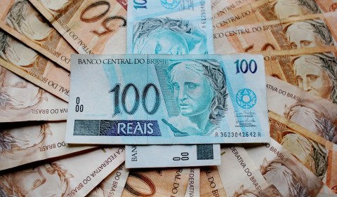 Para algumas pessoas, principalmente do setor bancário, o pagamento da PLR vem aí. Por isso, é importante ter consciência e saber o que fazer com esse dinheiro extra - (Foto: Pixabay) 