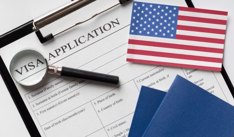 Formulário para pedir visto americano. Foto: Freepik