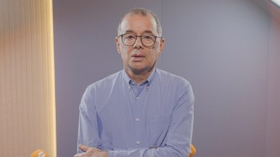 Luis Stuhlberger, da Verde Asset, zera aposta em dólar e volta a comprar ouro após 1 ano e meio