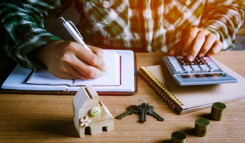 Amortizar o financiamento de imóvel é uma ótima alternativa para pagar menos juros - (Foto: Freepik)