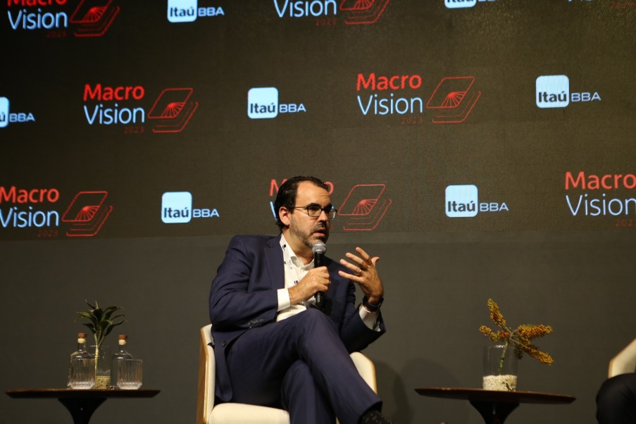 Cravar vitória de Milei ou Massa na eleição da Argentina é ‘muito difícil’, diz cientista da Eurasia