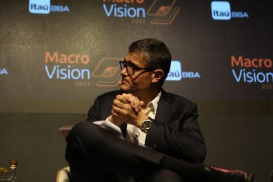 Itaú agora vê fim do ciclo de alta com Selic em 14,75%