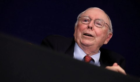 Charlie Munger Munger abriu os olhos de muitas pessoas para a importância de compreender não apenas os números, mas também as complexidades da mente humana - Foto: Lucy Nicholson/File Photo/Reuters
