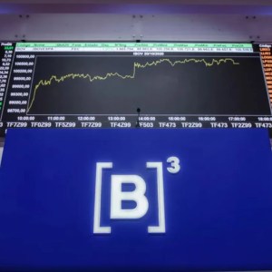 Painel da Bolsa de Valores que mostra gráfico de valor do Ibovespa.