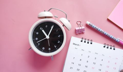 Enquanto em 2023 o Brasil teve 11 folgas em dias úteis, os feriados em 2024 serão apenas 8 que caem durante a semana - (Foto: Unsplash)
