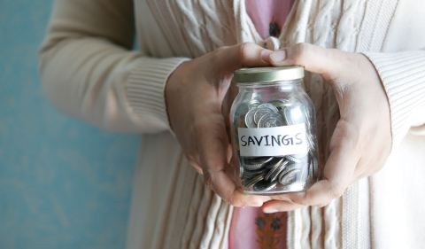 O prazo dos investimentos para idosos varia de acordo com a faixa etária, e pode ir de 20 anos a 5 anos - (Foto: Unsplash)