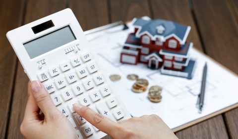 A caderneta de poupança é uma das fontes de financiamento para a casa própria. (Foto: Freepik)