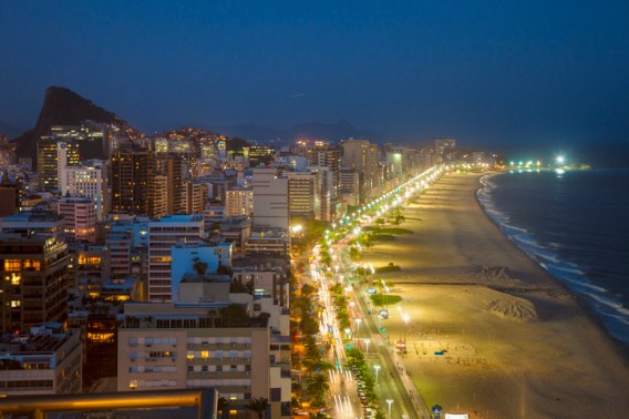 Em primeiro plano na imagem, a Praia do Leblon. Foto para ilustrar conteúdo sobre o investidor conhecido como o Monstro do Leblon